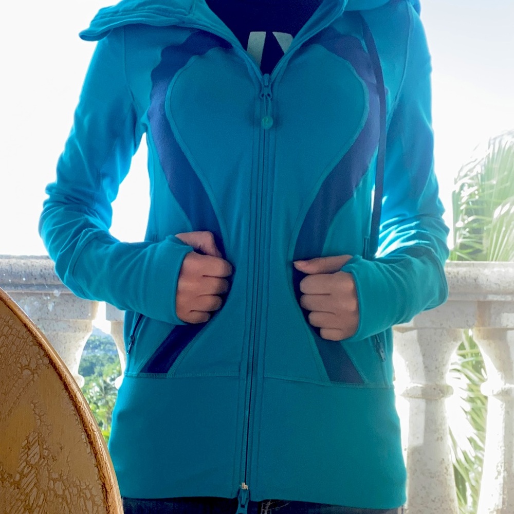 Lululemon Stride Jacket Size 2 Blue EUC